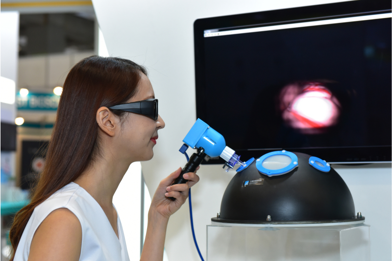 The 3D endoscope developed by ITRI can provide real 3D images without increasing the diameter of the endoscope, and help doctors to operate the surgery more easily.